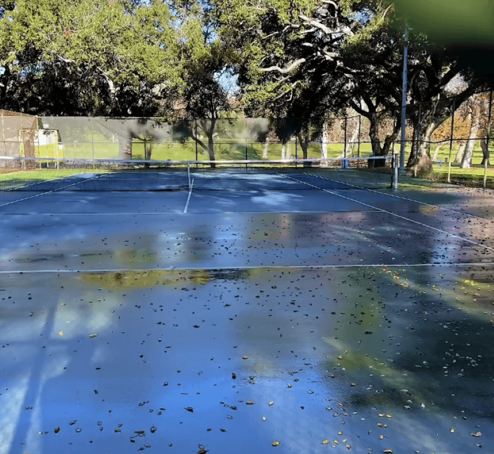 Image 5 of 6 of Ad Court Tennis court